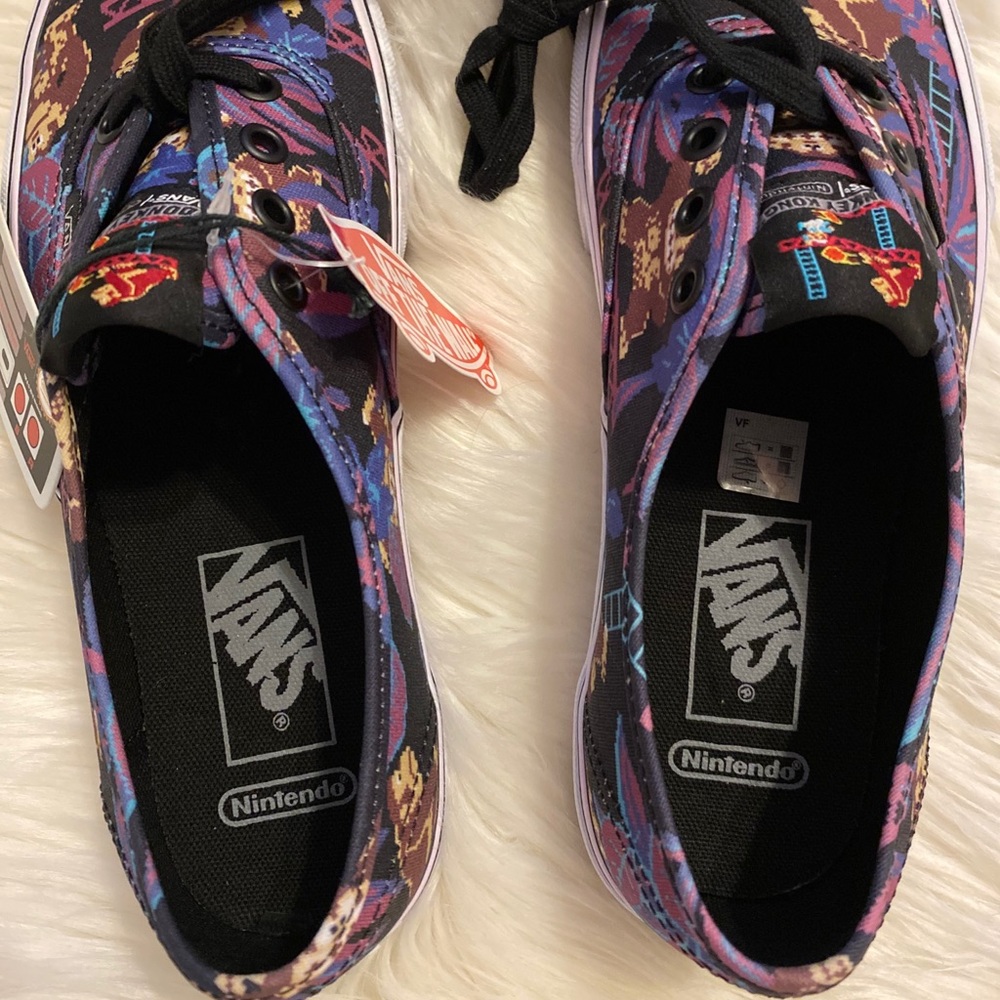 Vans Nintendo Donkey Kong Sneakers - Picture 5 of 9